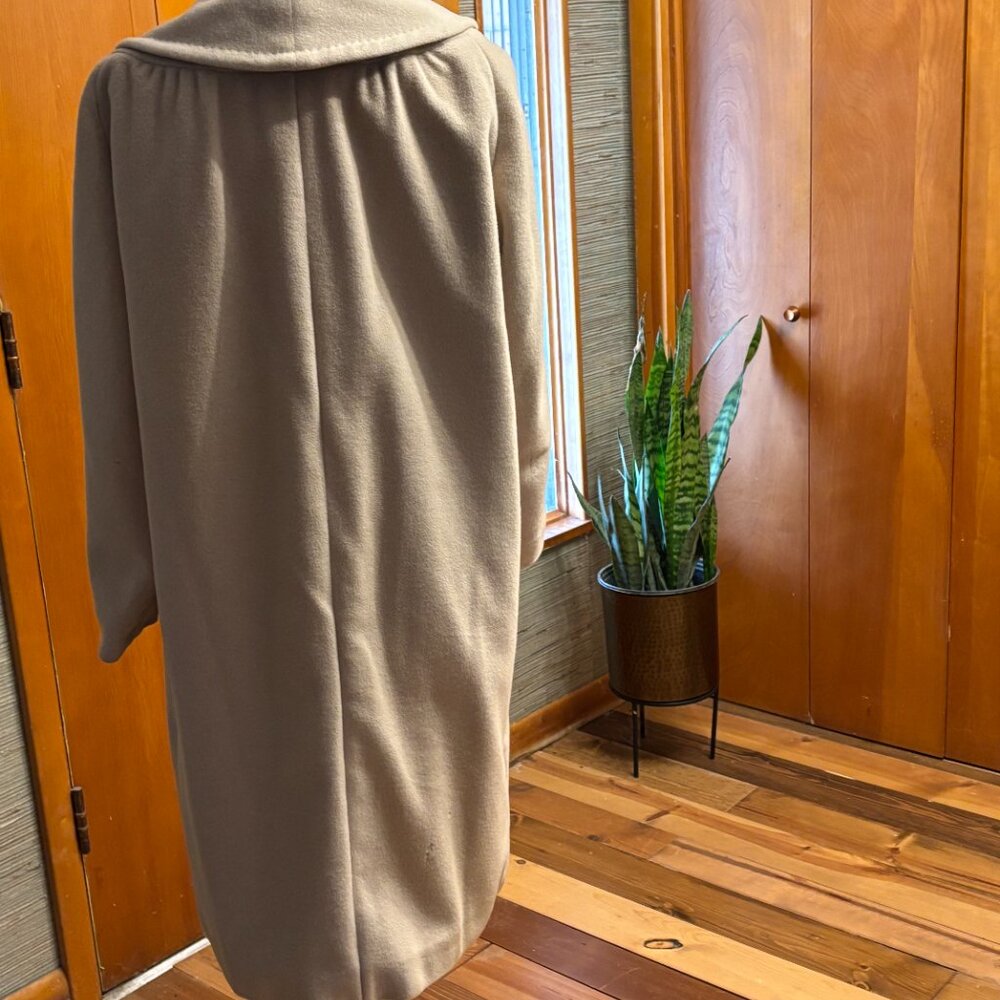 Very Vintage Cashmere Coat - Picture 3 of 8